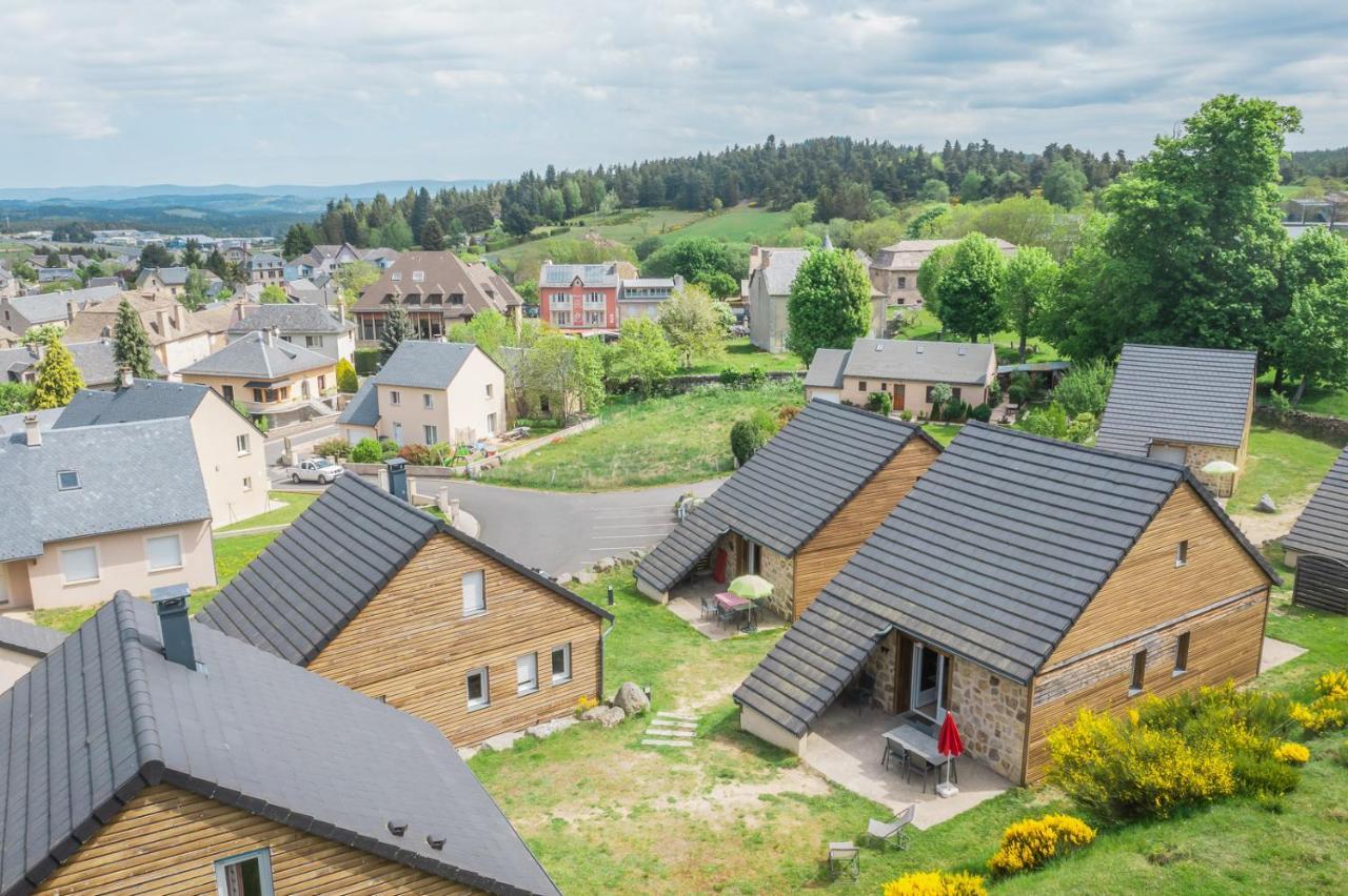 Village De Gites Les Chalets De L'Aubrac Омон-Обрак Екстер'єр фото