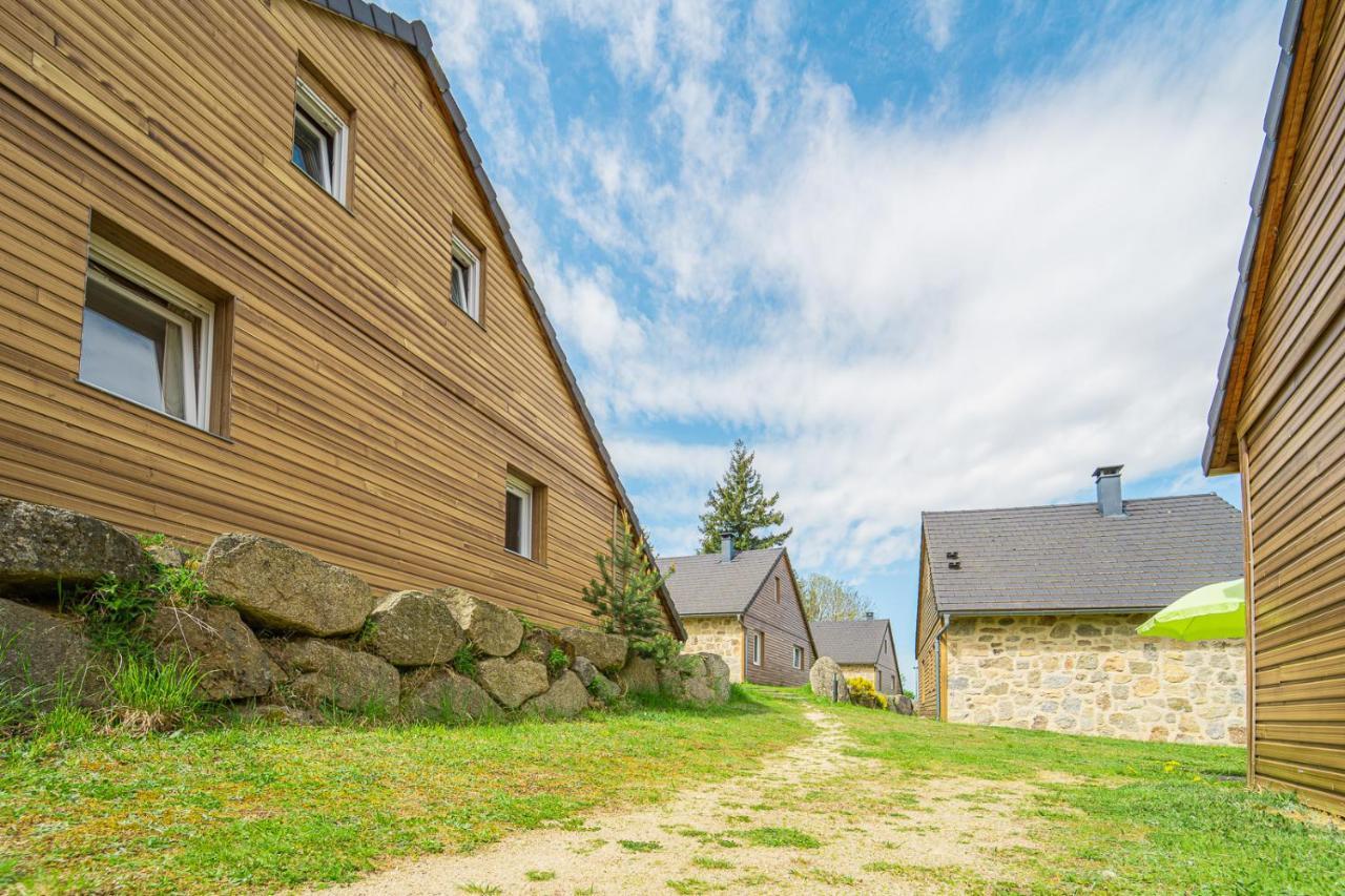 Village De Gites Les Chalets De L'Aubrac Омон-Обрак Екстер'єр фото