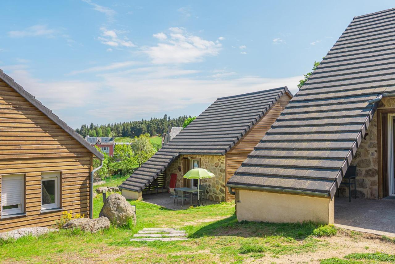 Village De Gites Les Chalets De L'Aubrac Омон-Обрак Екстер'єр фото