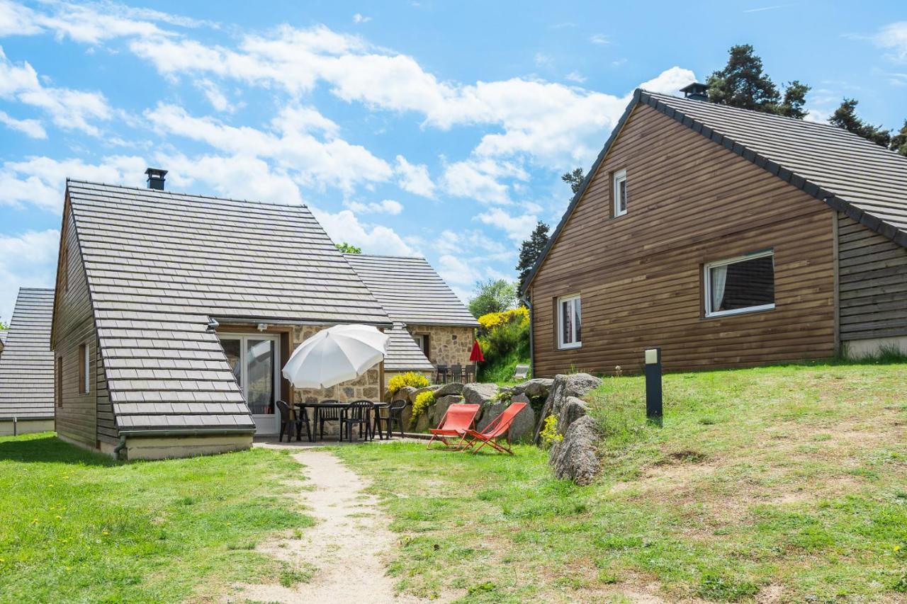 Village De Gites Les Chalets De L'Aubrac Омон-Обрак Екстер'єр фото