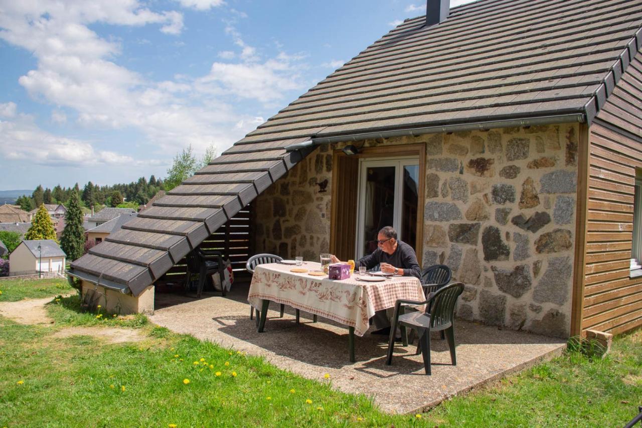 Village De Gites Les Chalets De L'Aubrac Омон-Обрак Екстер'єр фото